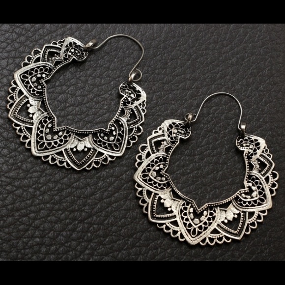 💝 2/$24 “Delia” Silver Boho Hoops 💝 - Picture 3 of 6